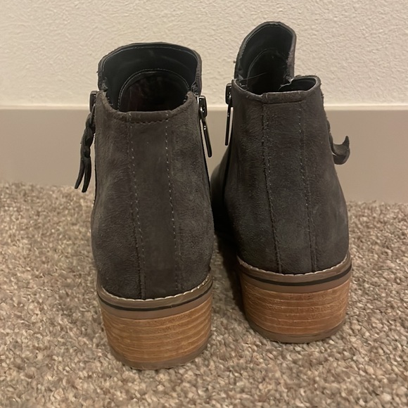 Blondo Waterproof Booties - Picture 2 of 4